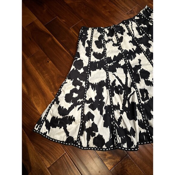 CAbi Women’s Skirt Size 8 Flare Boho Embroidered Stitch Black White 937 - Picture 4 of 14